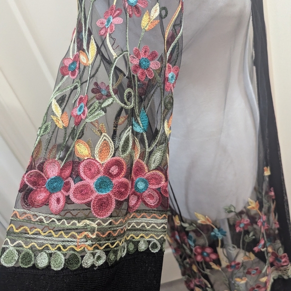 Evidence embroidery coverup - Picture 4 of 5